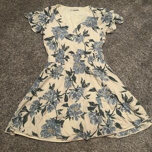 Abercrombie & Fitch White and Blue Floral Dress, Size M EUC